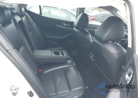 2017 Nissan Maxima 3.5 Platinum/3.5 S/3.5 Sl/3.5 Sr/3.5 Sv z USA, uszkodzony, nr VIN 1N4AA6AP3HC373338